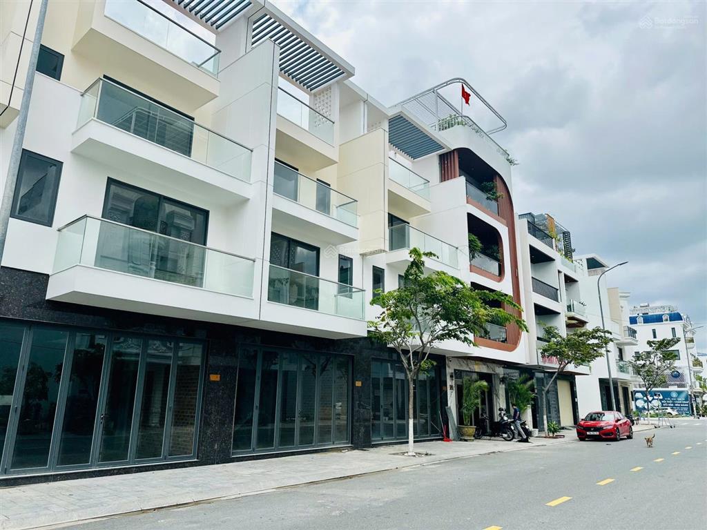 Chuyển nhượng nhà xây sẵn ngang 6m khu đô thị vcn phước long 2 giá chỉ 11 tỷ