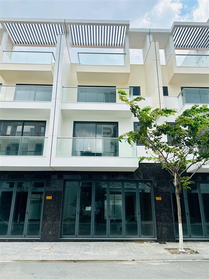 Chuyển nhượng nhà xây sẵn ngang 6m khu đô thị vcn phước long 2 giá chỉ 11 tỷ