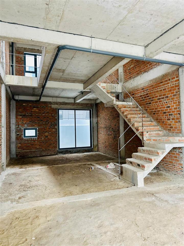 Chuyển nhượng nhà xây sẵn ngang 6m khu đô thị vcn phước long 2 giá chỉ 11 tỷ