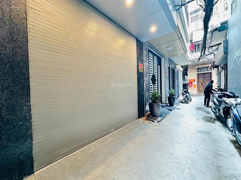 Nhà đẹp ở ngay đào tấn  45m2 xây 7 tầng thang máy full đồ  10m ra phố