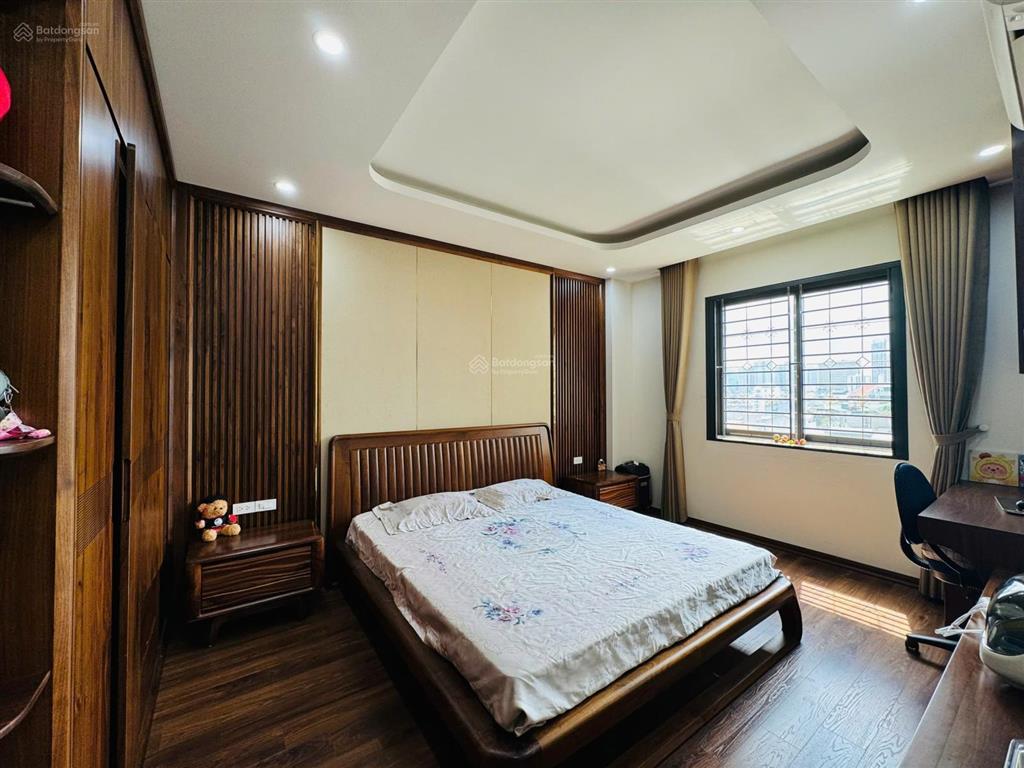 Nhỉnh 6 tỷ có đàm phán, căn 2 ngủ full nội thất gỗ đẹp, sẵn sổ. mặt đường vũ phạm hàm, cầu giấy.
