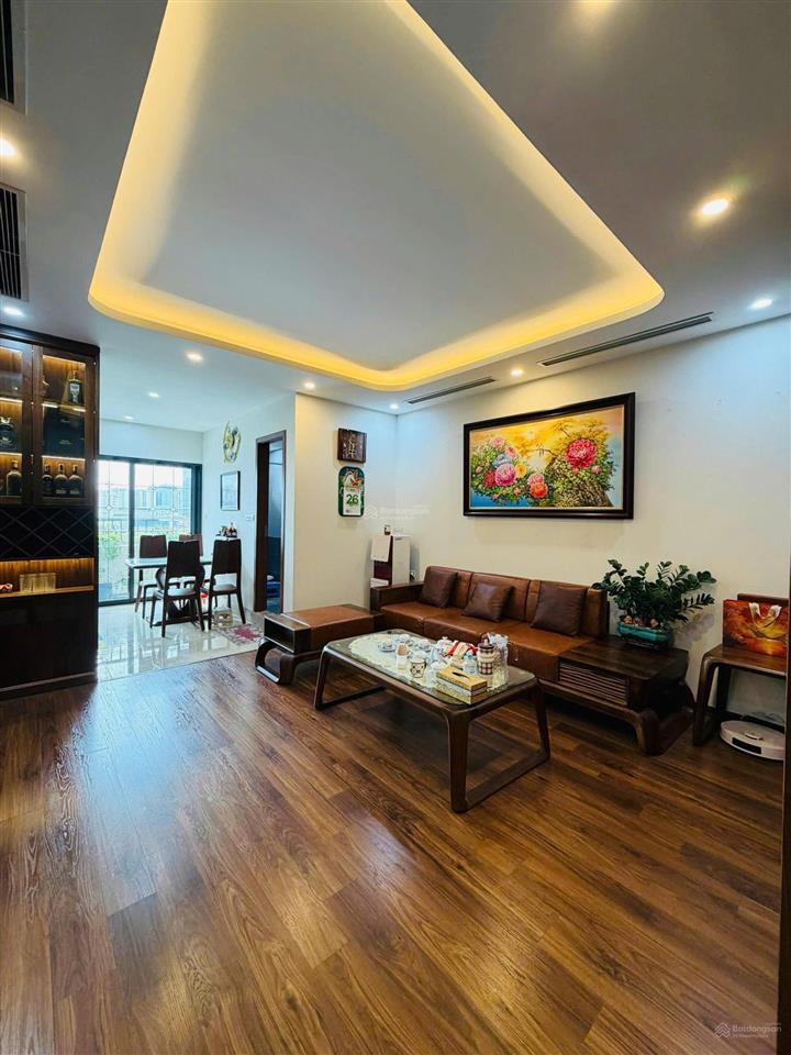 Nhỉnh 6 tỷ có đàm phán, căn 2 ngủ full nội thất gỗ đẹp, sẵn sổ. mặt đường vũ phạm hàm, cầu giấy.