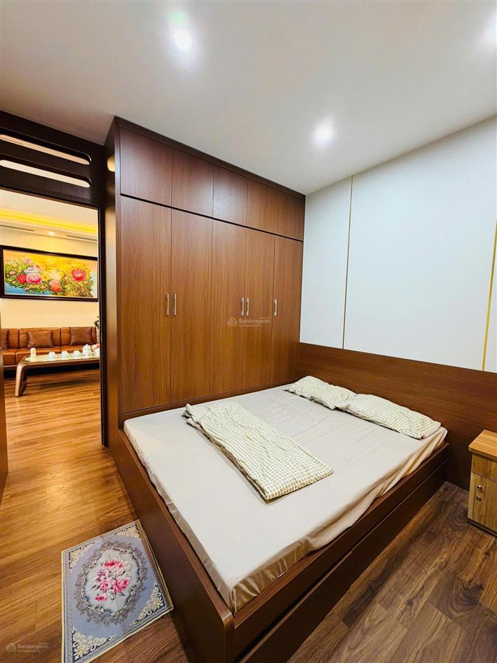 Nhỉnh 6 tỷ có đàm phán, căn 2 ngủ full nội thất gỗ đẹp, sẵn sổ. mặt đường vũ phạm hàm, cầu giấy.