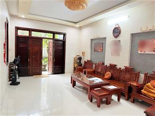 Biệt thự 3 tầng mặt tiền trung tâm thành phố huế. cách sông hương 50m.