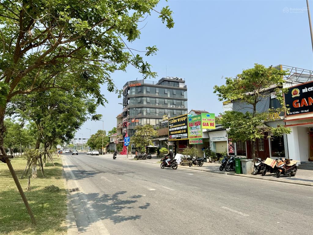 Mặt tiền tố hữu. cạnh 2 quảng trường lớn tại huế. mặt tiền đường 60m view công viên, vincom