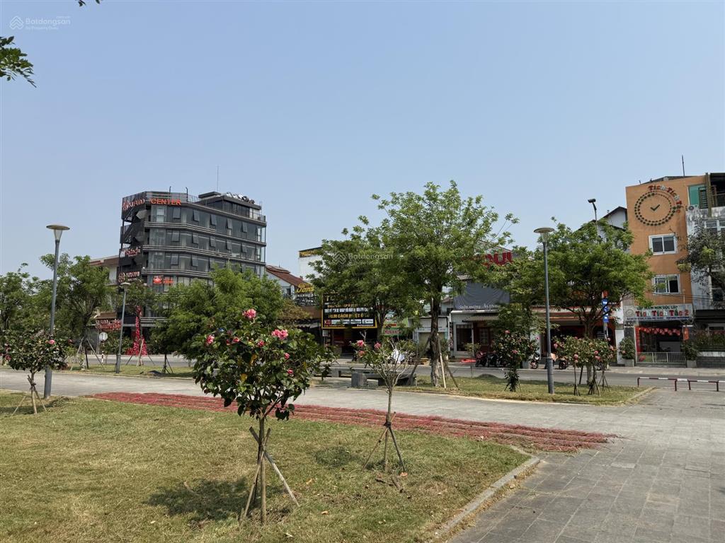 Mặt tiền tố hữu. cạnh 2 quảng trường lớn tại huế. mặt tiền đường 60m view công viên, vincom