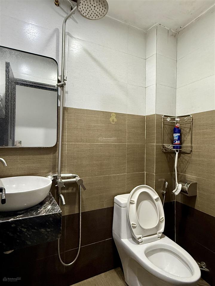 Nhà 2 tầng kiệt xuân diệu  trường an. cách đường chính vài bước chân.