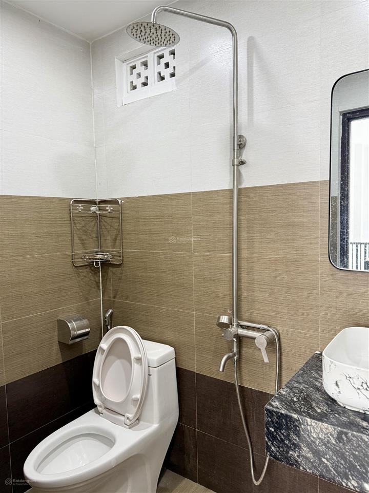 Nhà 2 tầng kiệt xuân diệu  trường an. cách đường chính vài bước chân.