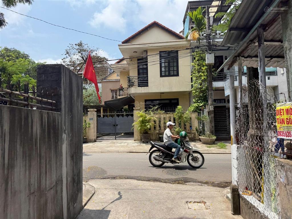 Nhà 2 tầng kiệt xuân diệu  trường an. cách đường chính vài bước chân.