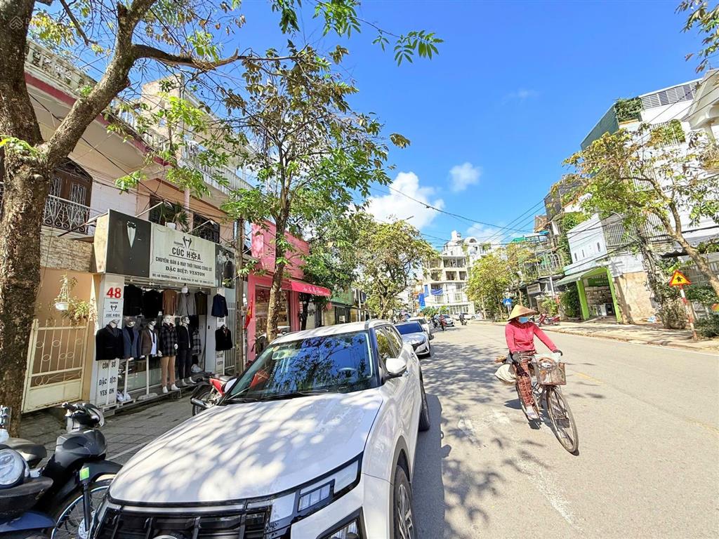 Nhà 2 tầng mặt tiền trường chinh. có kiot cho thuê. vừa ở vừa kinh doanh thuận tiện