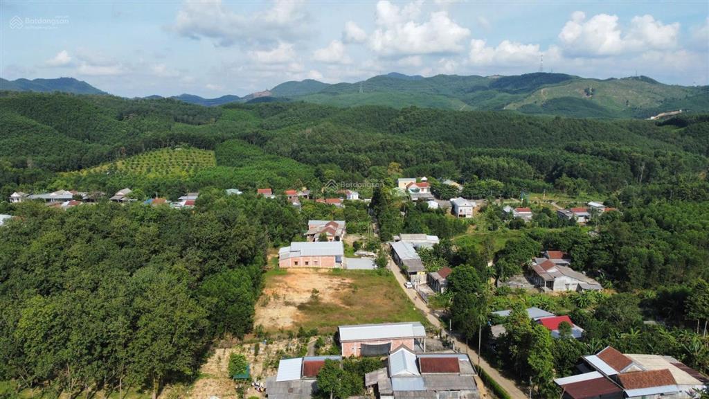 Đất diện tích lớn ngay trung tâm hương bình. 2500m2 có 1800m2 thổ cư