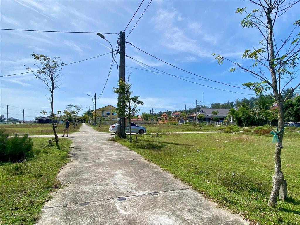 Đất kqh hải dương. cách biển 800m. vài bước chân ra phá tam giang