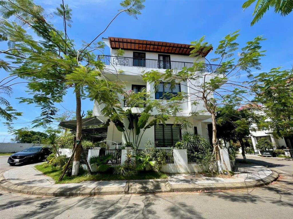 Biệt thự 3 tầng căn góc 3 mặt tiền kđt royal park. tp huế