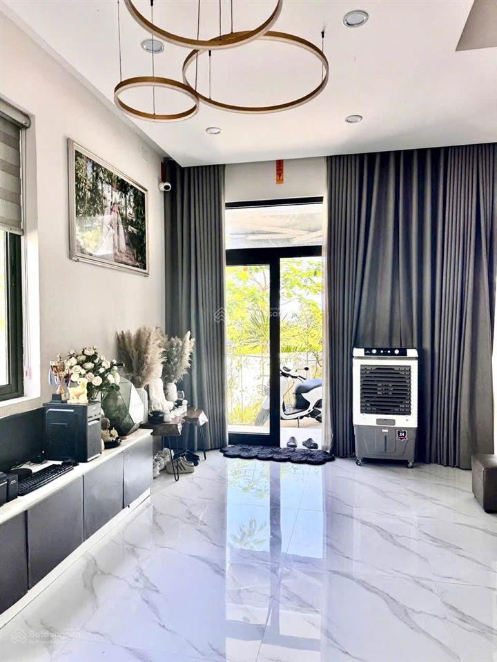 Biệt thự 3 tầng căn góc 3 mặt tiền kđt royal park. tp huế