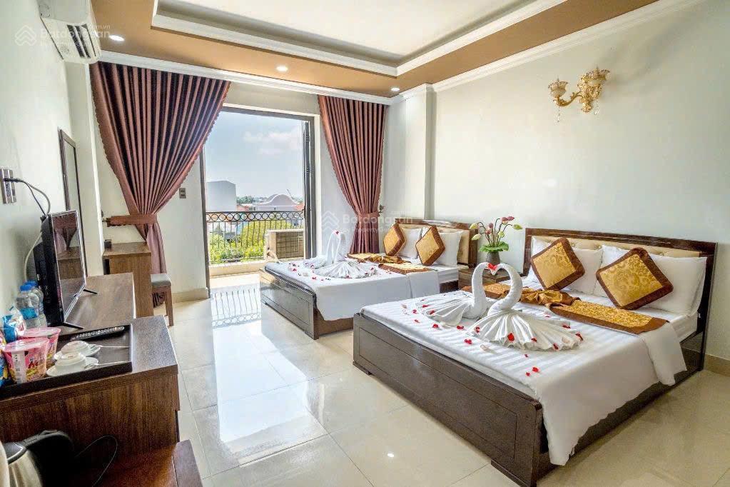 Khách sạn ngay trung tâm thành phố huế. cách phố tây 3p di chuyển.