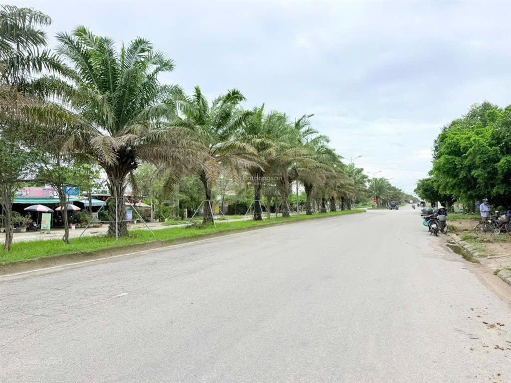 Lô góc mặt tiền võ chí công. cạnh bên kqh td2, td4 thủy vân