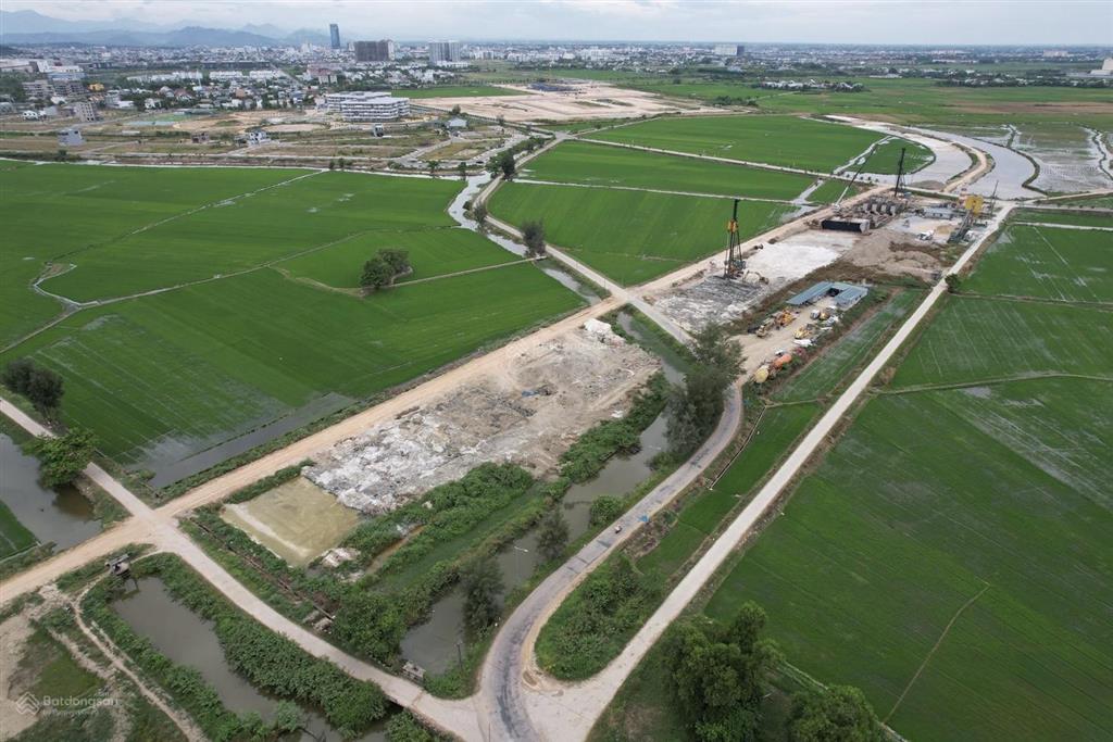 Đất kqh bầu được cạnh nhà văn hoá. gần trục tố hữu về sân bay đang khởi công. cách võ trác 50m