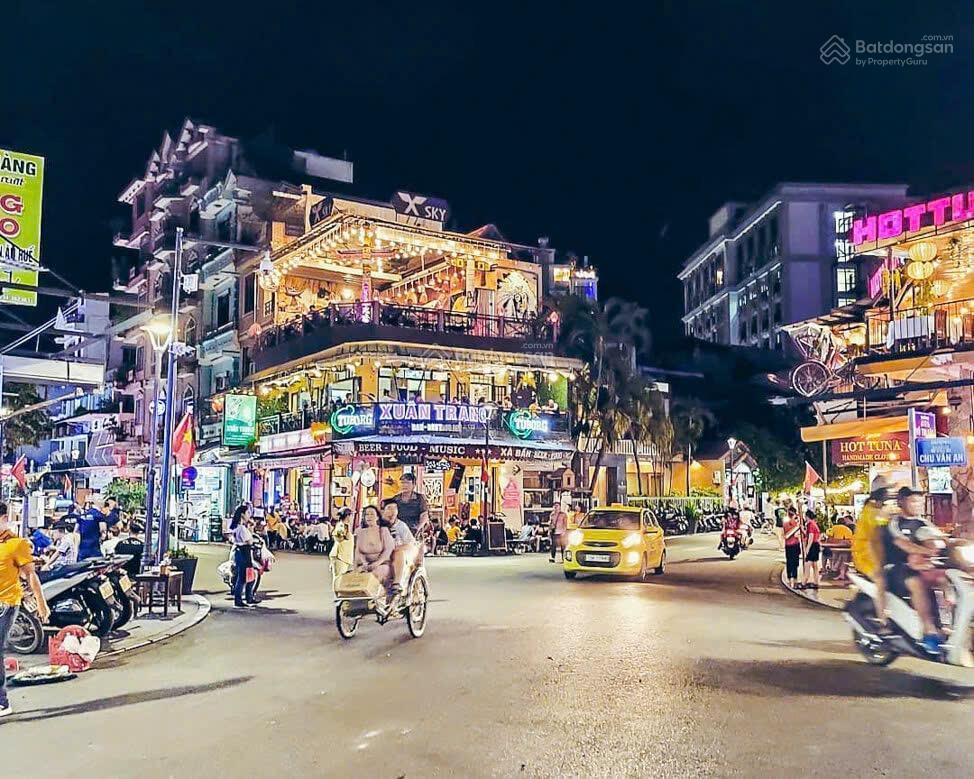 Nhà 3 tầng mặt tiền ngay trung tâm phố tây huế. gần lê lợi. khu vực sầm uất