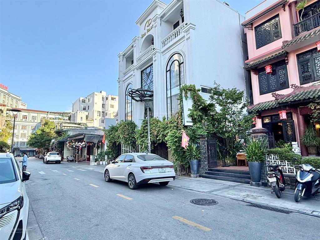 Nhà 3 tầng mặt tiền ngay trung tâm phố tây huế. gần lê lợi. khu vực sầm uất