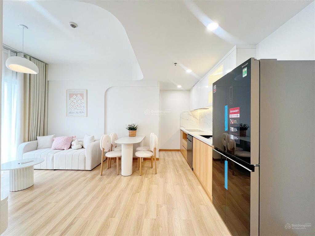 Bán gấp căn hộ 2pn view đẹp giá tốt tại masteri thảo điền.  0902 657 *** gặp khoa