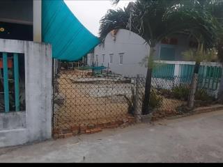 Cần bán lô đất hai mặt tiền. 173m2. làng chài lò 1, gần biển 80m, gần sân bay 7km. giá 2ty7.