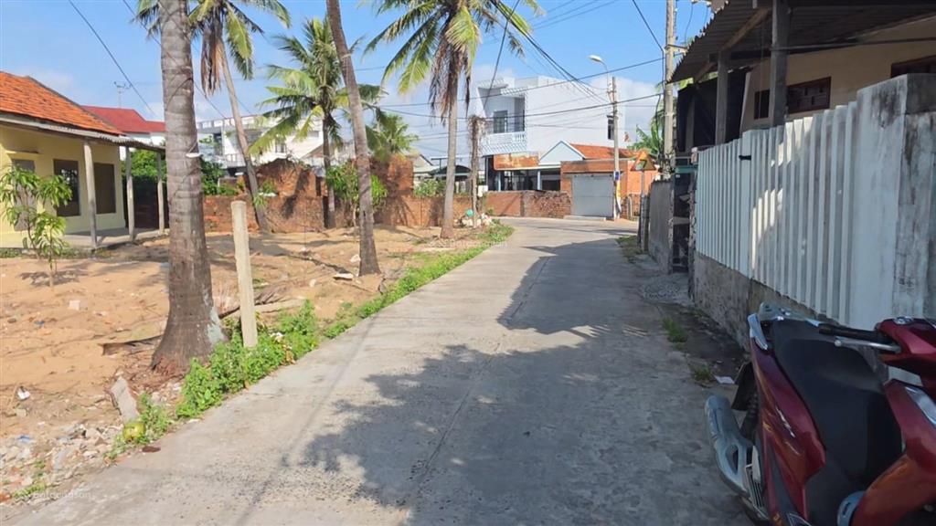 Cần bán lô đất cận biển làng lò 2. 145m2. gần sân bay 8km. gần khu nghỉ dưỡng sun vila. giá 2tỷ2