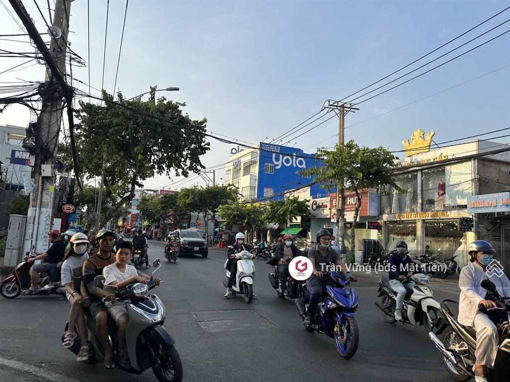 Góc 2 mặt tiền 6 tầng đỗ xuân hợp 7x28m=190m2, sầm uất. giá 34 tỷ. cho thuê 130 triệu/tháng