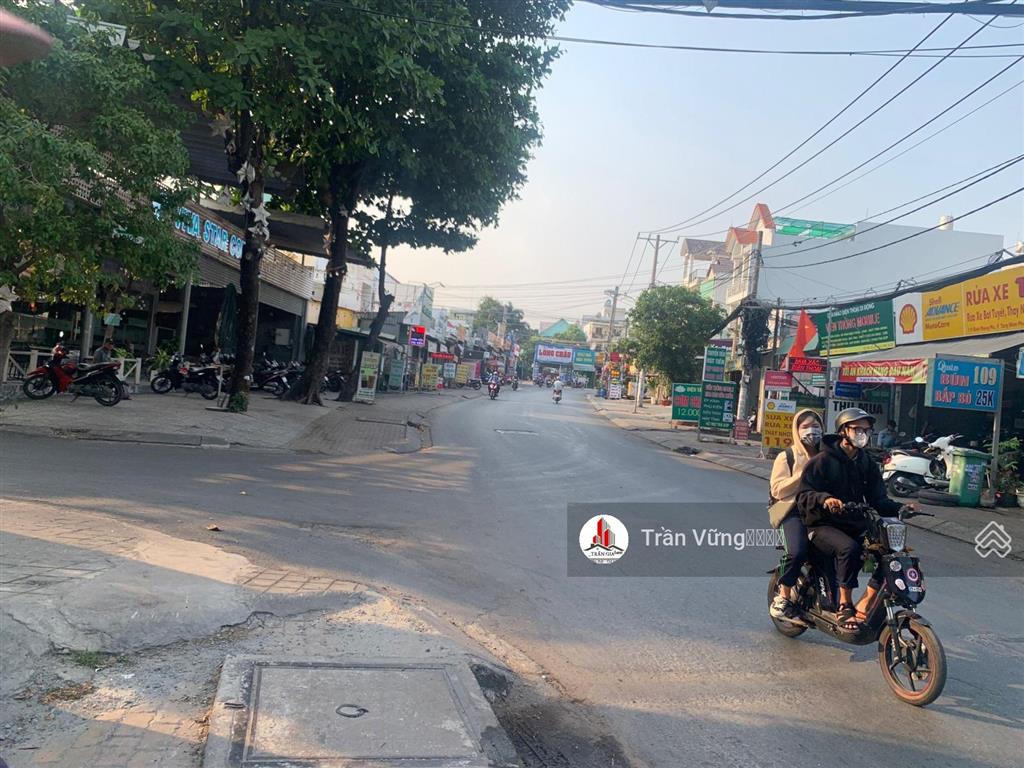 Mặt tiền kinh doanh đình phong phú, sầm uất 8x25m=200m2, đang cho thuê 35 triệu/tháng. giá 16 tỷ