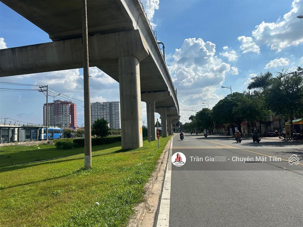 Bán mt song hành xa lộ sát trạm dừng metro số 1, 10x28m=280m2 vuông vức. giá 40 tỷ tl