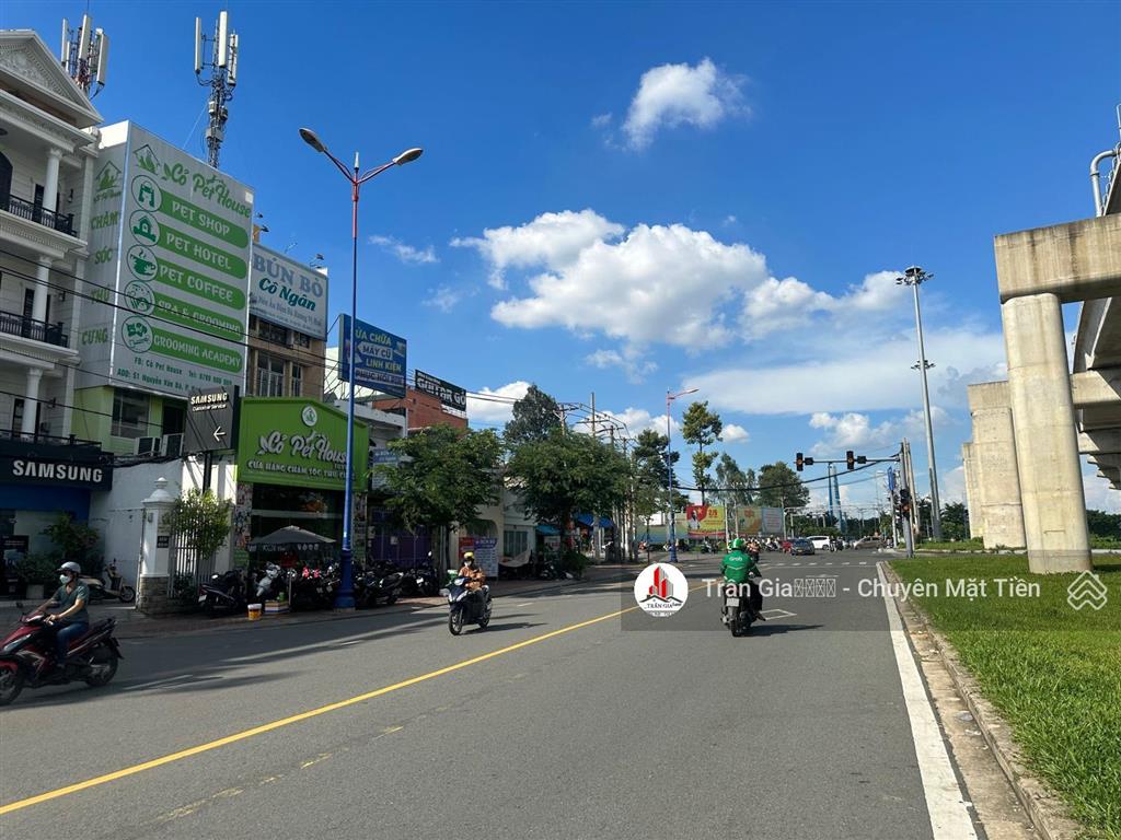 Bán mt song hành xa lộ sát trạm dừng metro số 1, 10x28m=280m2 vuông vức. giá 40 tỷ tl