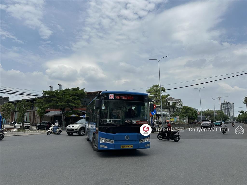 Góc 2 mặt tiền liên phường trục chính các dự án 20x20m = 400m2 gần global city.