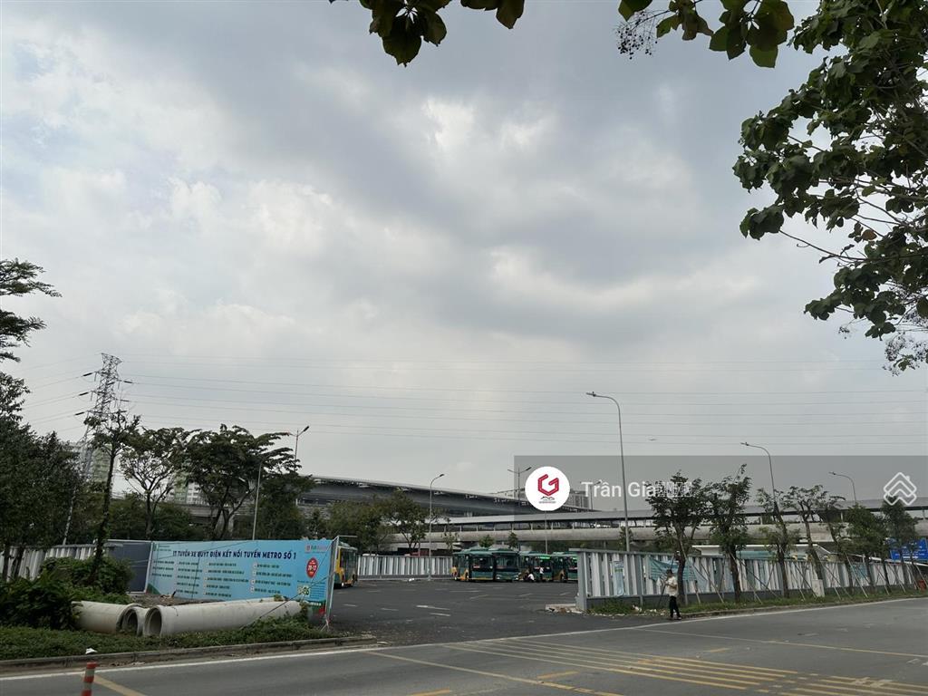 Bán nhà mặt tiền song hành xa lộ, ngay ga metro số 1, dt 35x25m=820m² công nhận. giá 82 tỷ tl