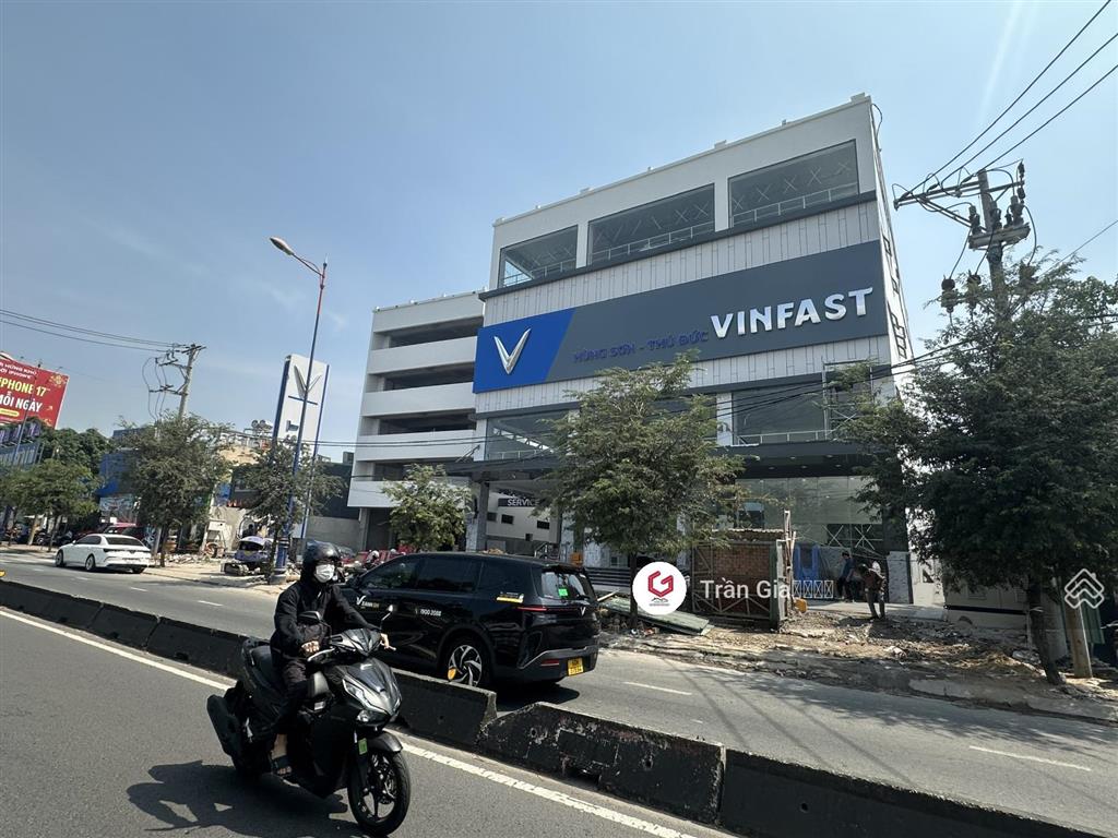 Bán nhà mặt tiền song hành xa lộ, ngay ga metro số 1, dt 35x25m=820m² công nhận. giá 82 tỷ tl