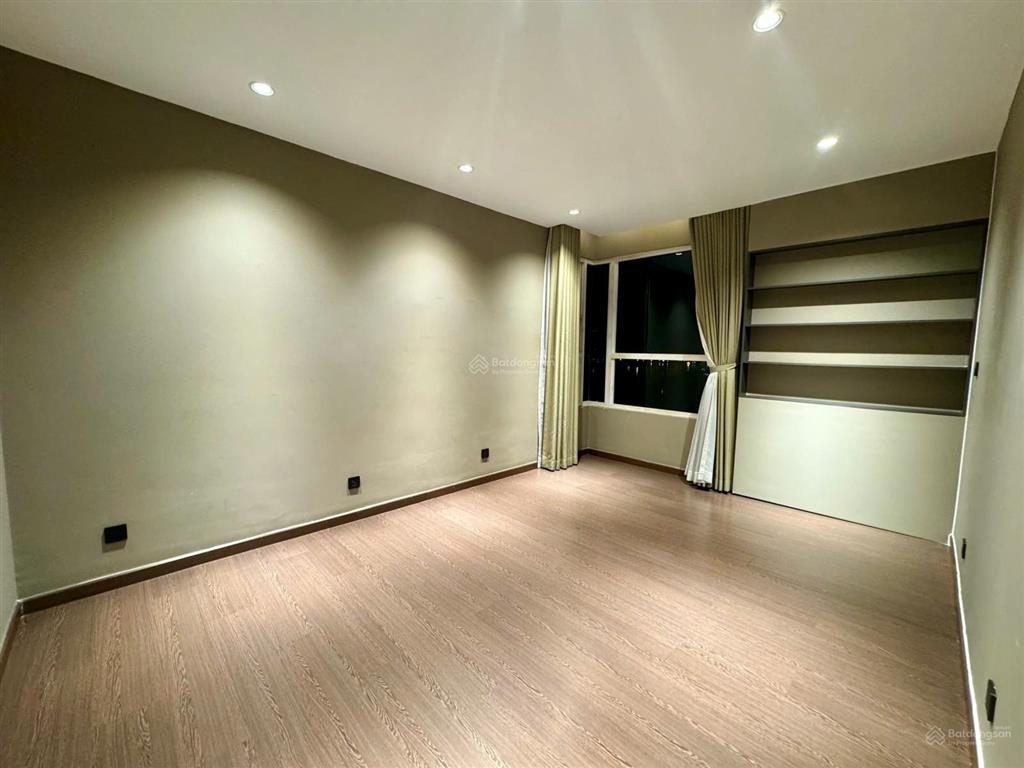 Căn hiếm vista verde  3pn 136m2 nội thất cơ bản giá chỉ 27tr/tháng.  tư vấn và xem nhà 24/7