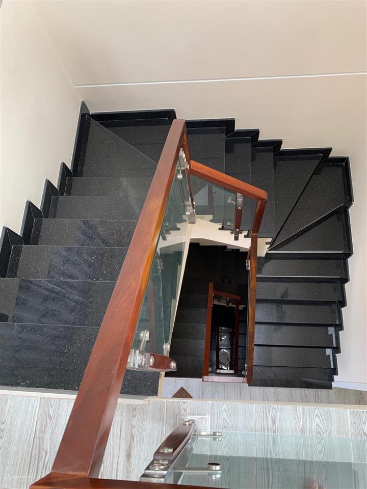 Bán nhà đẹp đang cho thuê sẵn dòng tiền