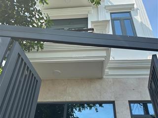 Bán nhà đẹp đang cho thuê sẵn dòng tiền