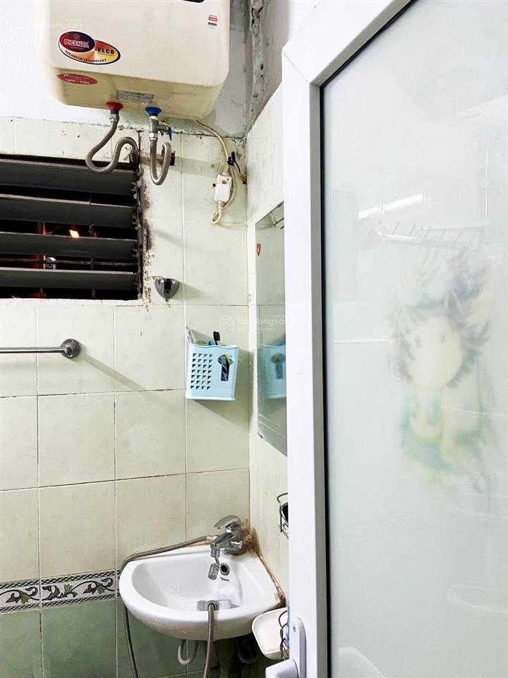 Cho thuê căn tập thể tầng 2, ngõ 120 hoàng quốc việt