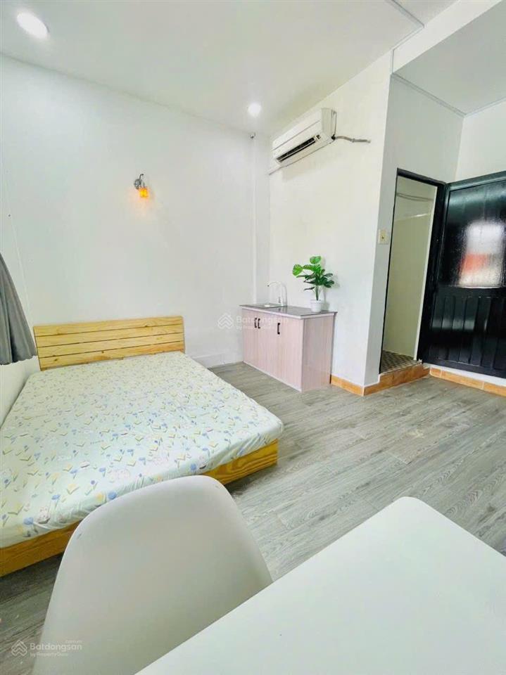 Phòng cửa sổ lớn mặt tiền bờ kè hoàng sa