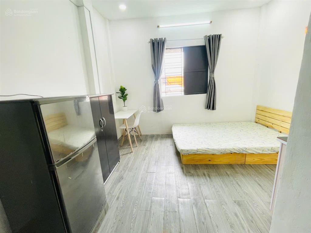 Phòng cửa sổ lớn mặt tiền bờ kè hoàng sa
