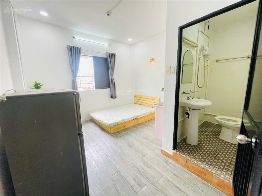 Phòng cửa sổ lớn mặt tiền bờ kè hoàng sa