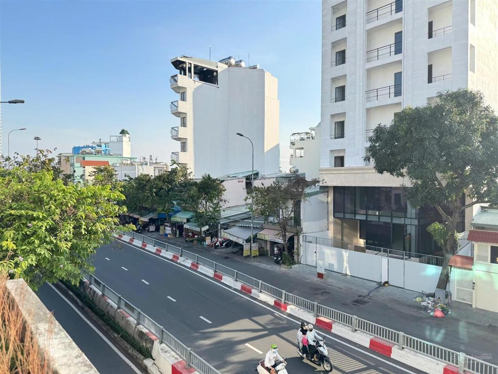 Phòng ngay chân cầu thủ thiêm trung tâm bình thạnh