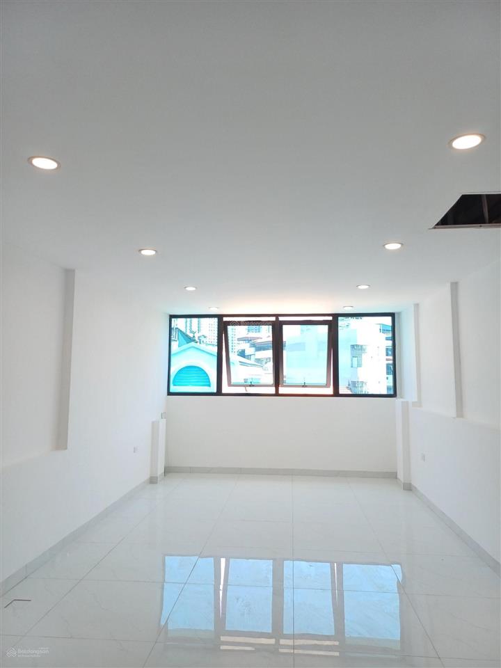 Chính chủ cần bán nhà 45m2 mới tinh vừa xây vị trí đẹp, thang máy, đường nguyễn văn trỗi, hà đông