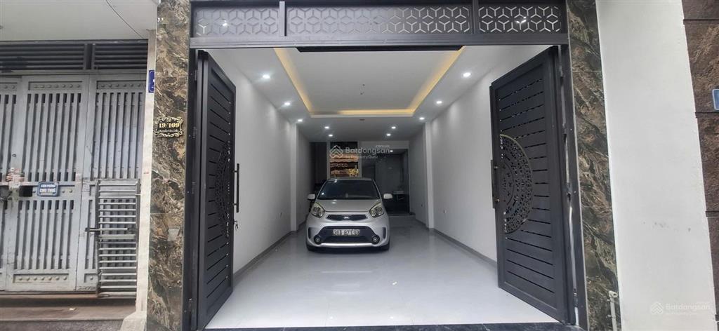 Chính chủ cần bán nhà 45m2 mới tinh vừa xây vị trí đẹp, thang máy, đường nguyễn văn trỗi, hà đông