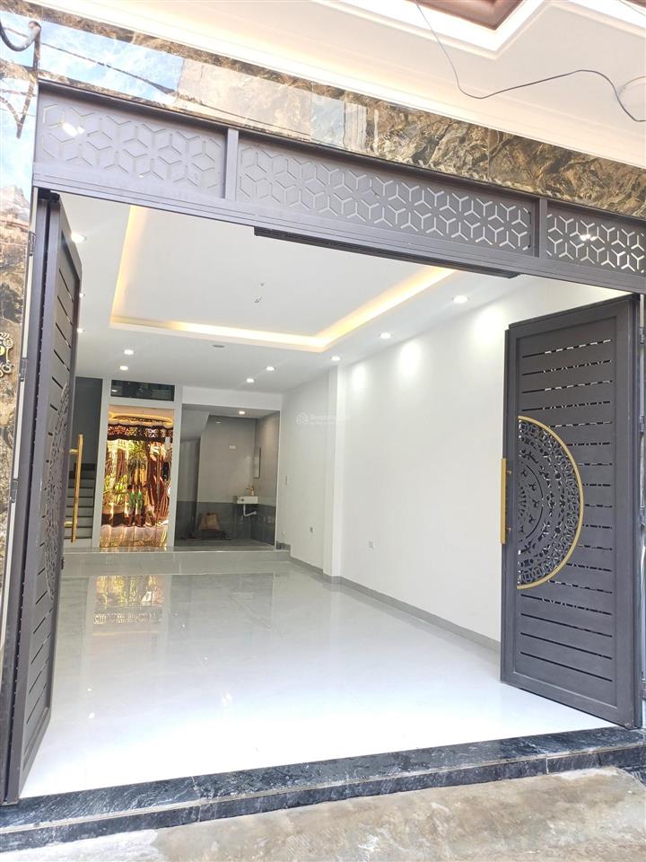Chính chủ cần bán nhà 45m2 mới tinh vừa xây vị trí đẹp, thang máy, đường nguyễn văn trỗi, hà đông