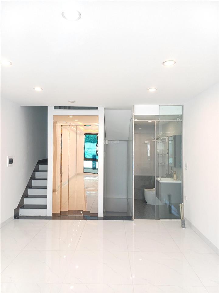 Chính chủ cần bán nhà 45m2 mới tinh vừa xây vị trí đẹp, thang máy, đường nguyễn văn trỗi, hà đông