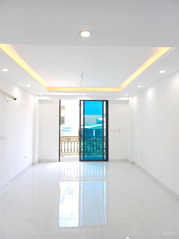 Chính chủ cần bán nhà 45m2 mới tinh vừa xây vị trí đẹp, thang máy, đường nguyễn văn trỗi, hà đông