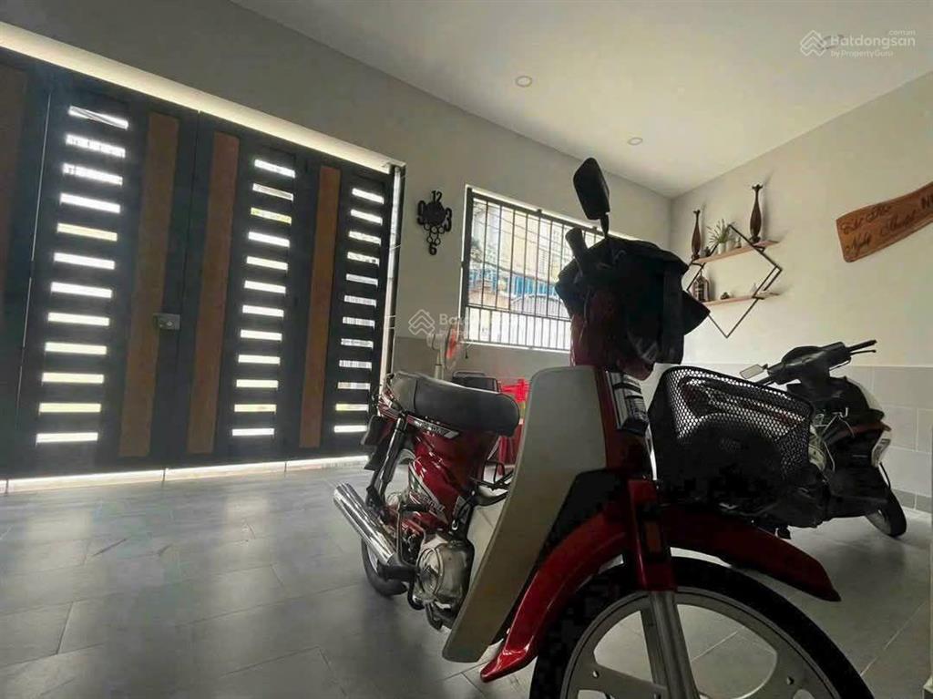 Bán nhà mặt tiền đường ô tô thông gần nguyễn duy trinh quận 2 ngang 8.6m sân đậu ô tô hỗ trợ vay