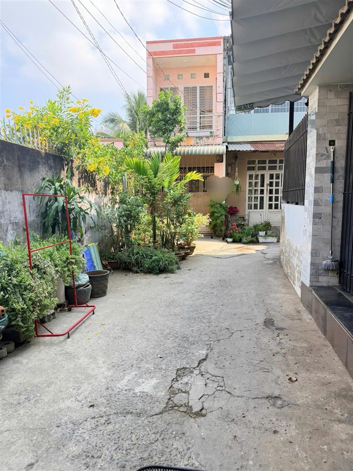 Bán nhà quận 2 nhà 1 trệt 1 lầu cách đường nguyễn duy trinh 50m  dt 70,6m ngang 4m nở hậu vuông