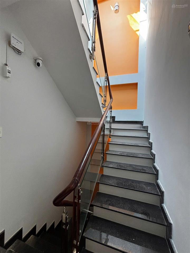 Bán nhà quận 2  gần lê văn thịnh có 7pn full nội thất, thu nhập 38tr/tháng, giá tlcc 090334123