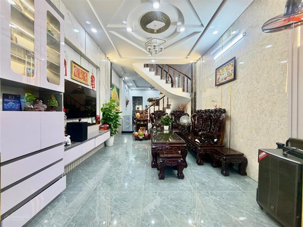 Tôi chính chủ muốn bán nhanh trong tuần nhà sổ riêng mặt tiền vũng việt dĩ an tp. hcm